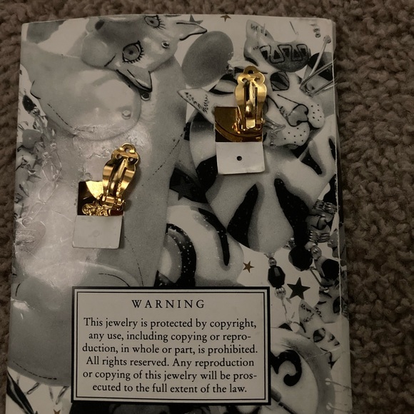 Lunch at the Ritz Twilight moon and star clip-on earring set on card 🌝⭐️🏁 - Picture 4 of 9